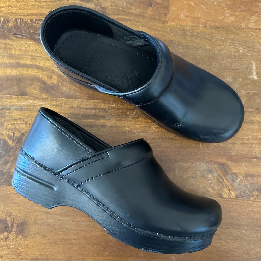 Dansko Professional Black Leather Slip on Clog Size 38
